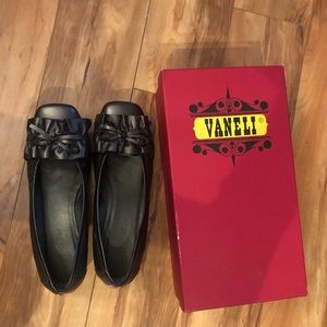 Like New! VANELI Silver/Metallic Grey Color Flats